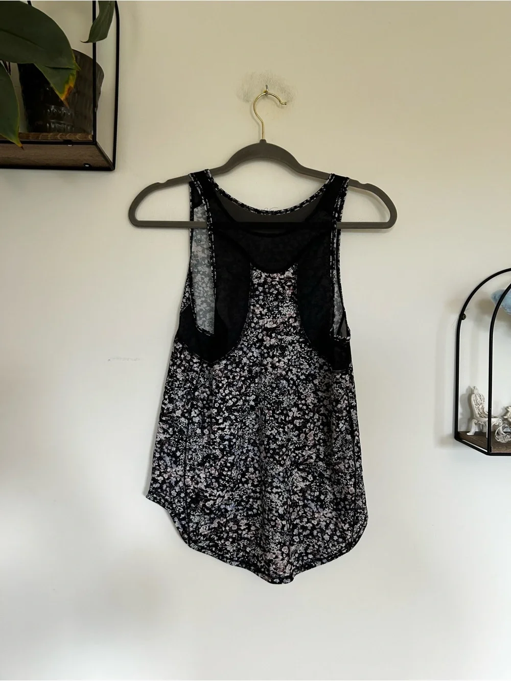 Lululemon‎ Sculpt Tank Black w/ Mesh & Floral Pattern